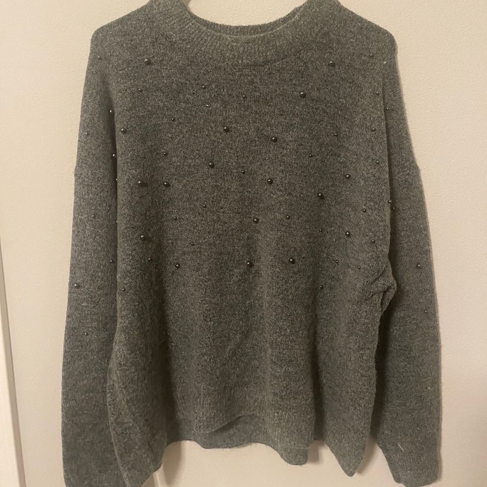 H&M pearl sweater Large